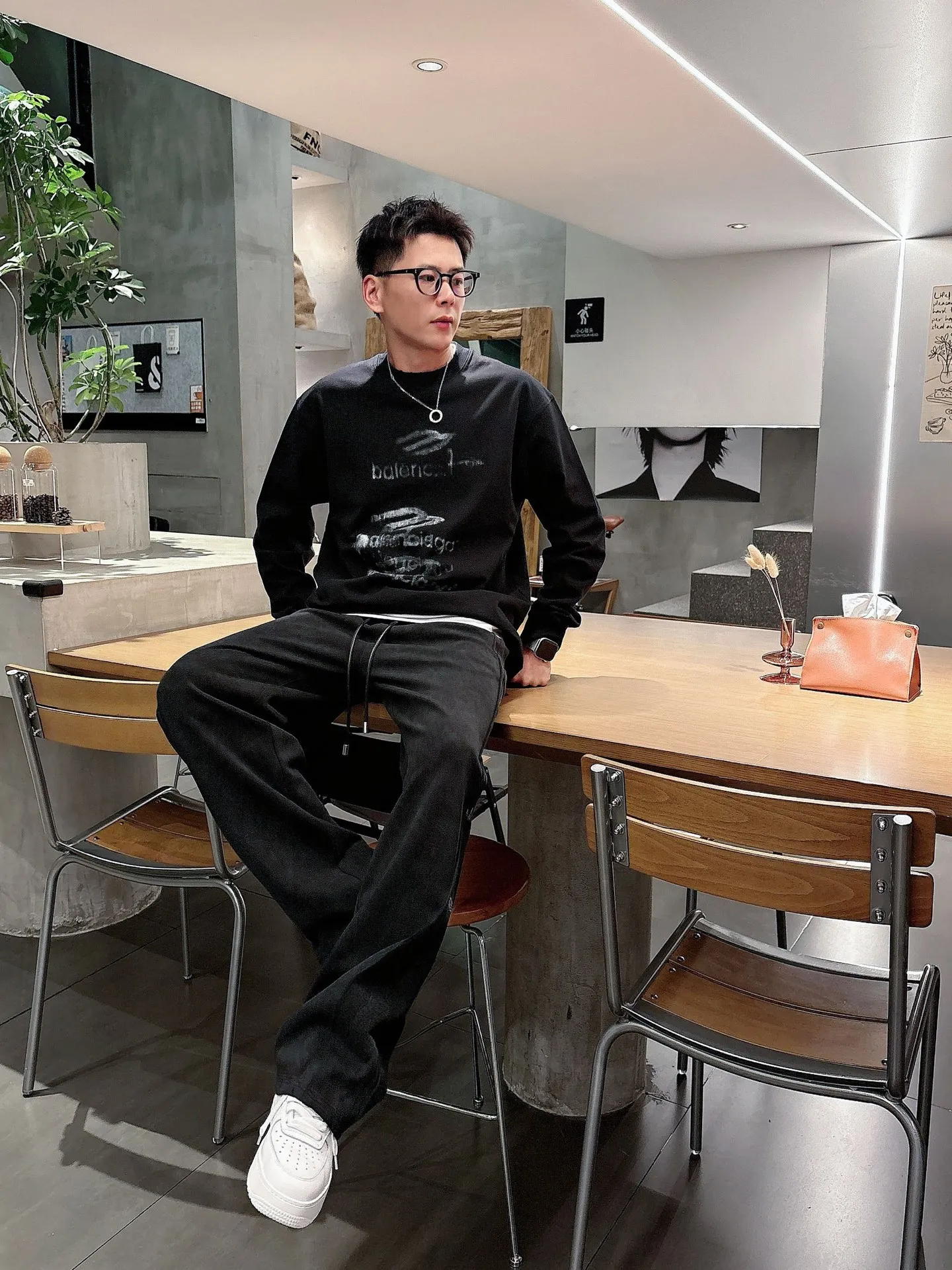 Balenciaga 🆕2026 Autumn and Winter New Arrival Casual Pants! The official website will be released simultaneously. Brand Classic LOGO casual pants, customized fabrics, excellent comfort and strong touch. Highly recognisable, perfect appearance and craftsmanship. Size:M-3XL